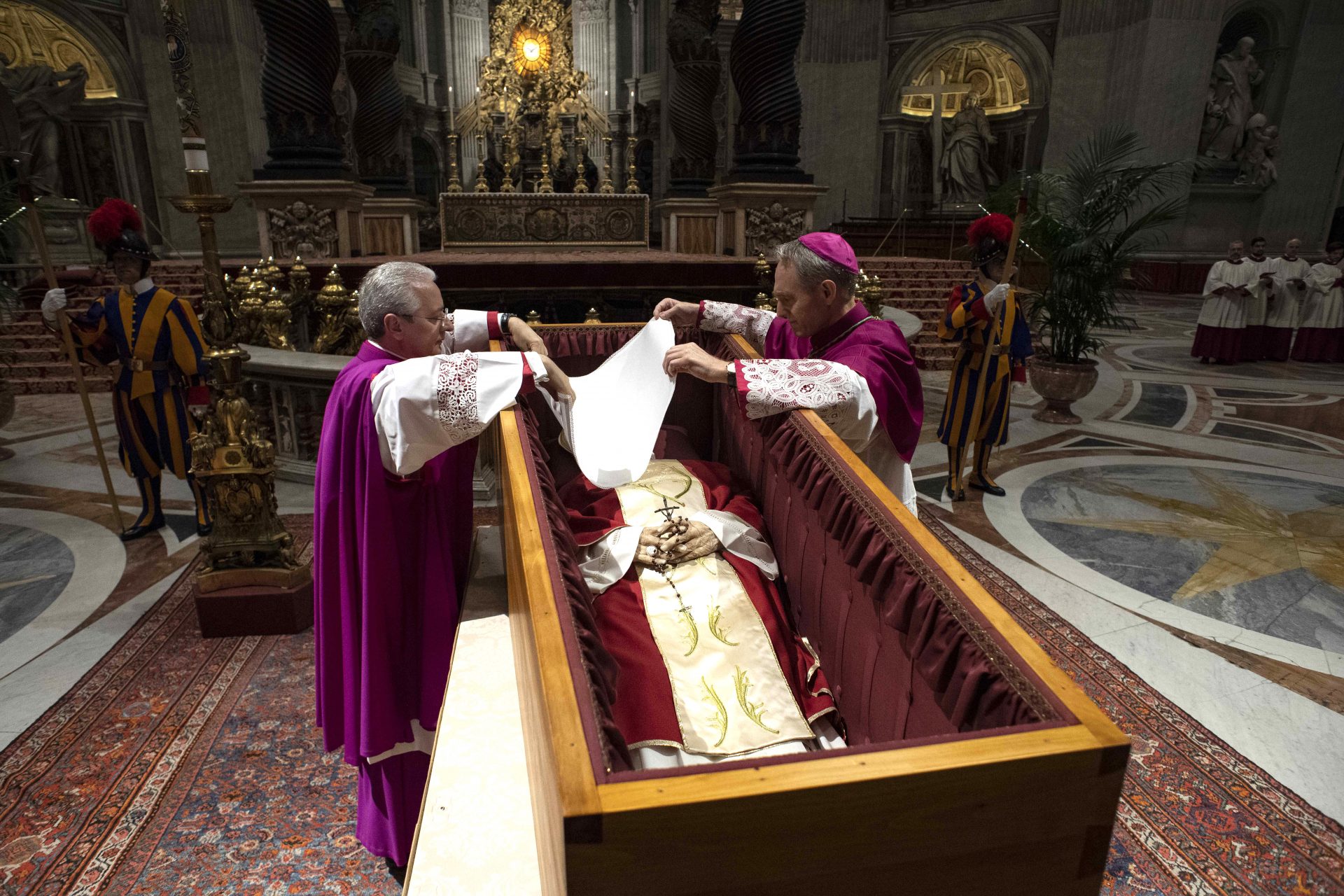 How to bury a pope the new european