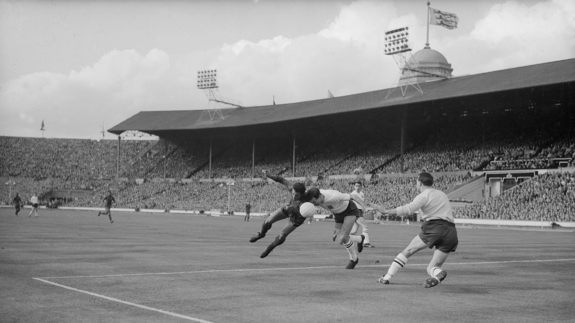 England’s Ray Wilson, who died in 2018 after a 14-year struggle against Alzheimer’s disease, in a clash of heads with Portugal’s Cavém at 
Wembley, October 1961. Photo: Mirrorpix