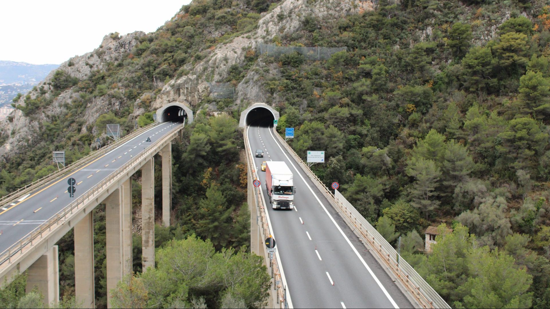 Motorway, France-Italy border. From 2015 until today, on this viaduct several migrants have died trying to enter French territory. Picture: Alessia Manzi