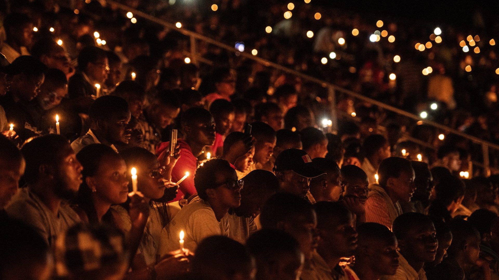 People hold candles during a commemoration ceremony of the 1994 genocide on April 07, 2019 at Amahoro Stadium in Kigali, Rwanda. Photo: Andrew Renneisen/Getty Images