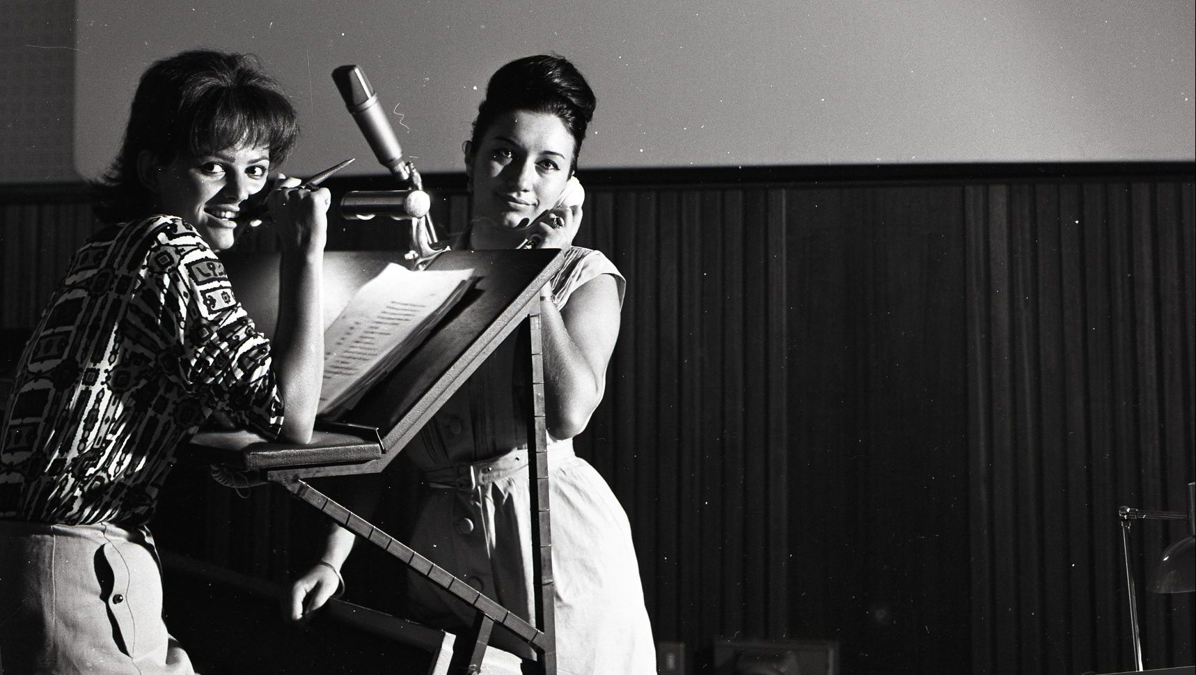Italian actress Claudia 
Cardinale (left) in the dubbing room for the film Circus, 1964. Photo: Vittoriano Rastelli/Corbis