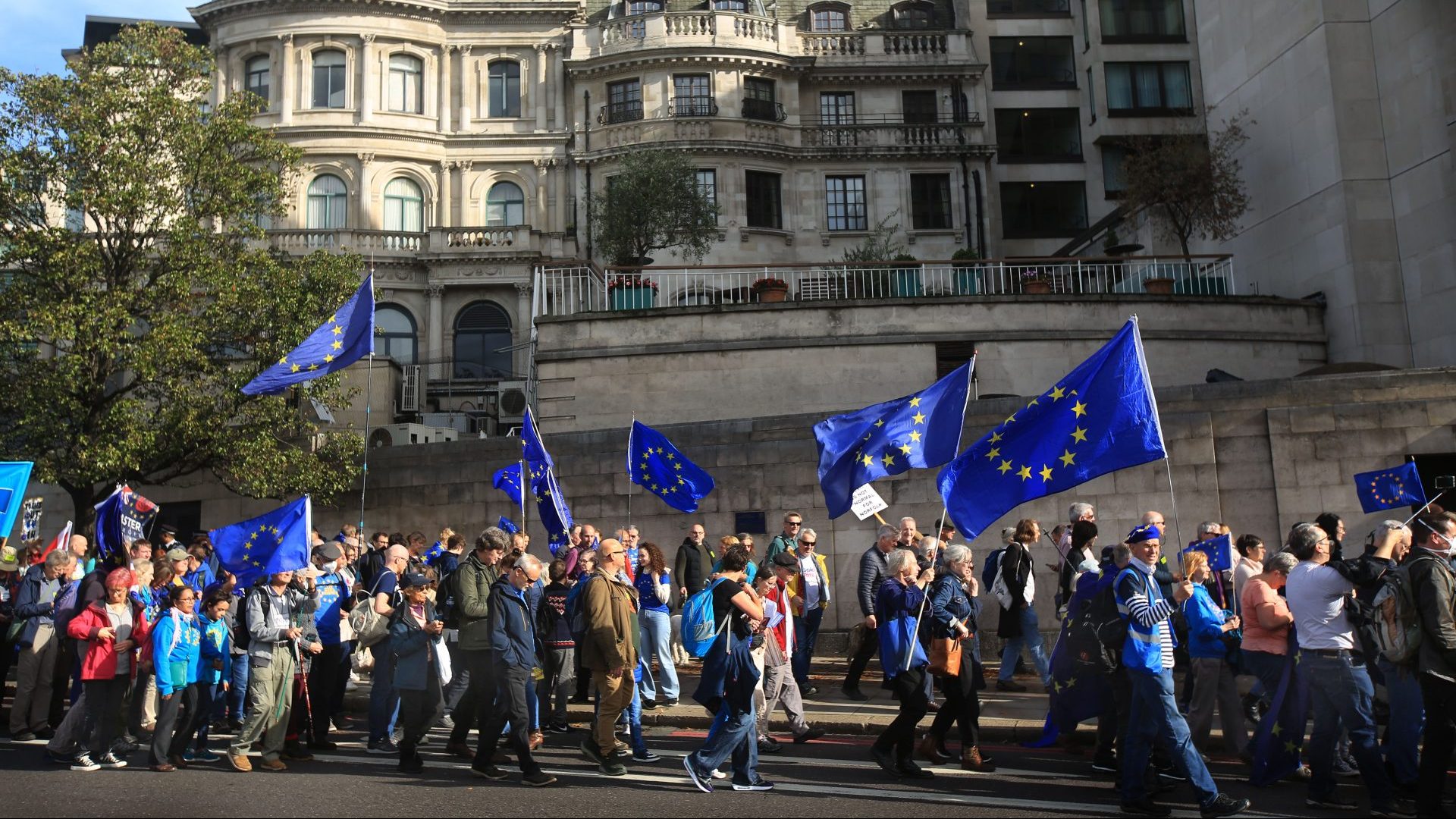 EU supporters march down Park Lane on October 22, 2022 in London (Photo by Martin Pope/Getty Images)