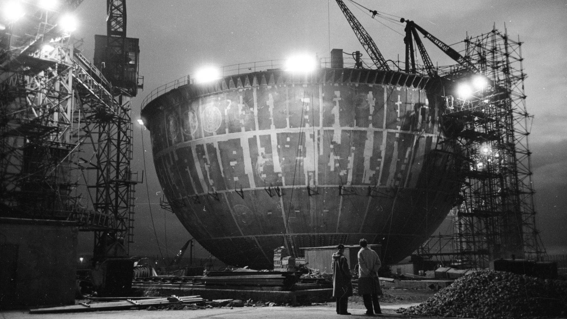 Construction of the reactor at the Dounreay atomic power plant in Scotland, 1956. Dounreay was Britain’s first fast reactor. Photo: Charles Hewitt/Picture Post/Hulton Archive/Getty