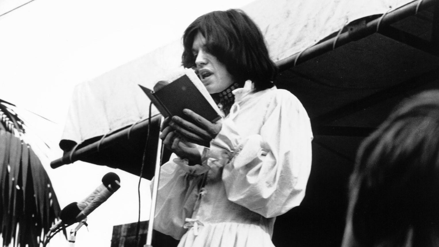 Mick Jagger reads Shelley’s Adonais in tribute to Rolling Stones guitarist Brian Jones in Hyde Park, 1969. Photo: Chris Walter/WireImage/Getty