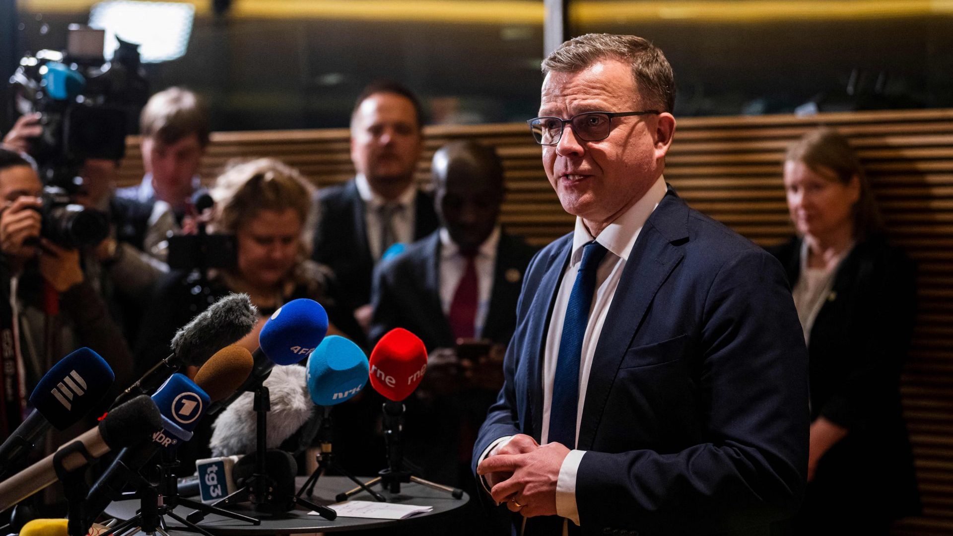 National Coalition Party chair Petteri Orpo speaks to members of the media at Pikkuparlamentti following his apparent election win (Photo by JONATHAN NACKSTRAND/AFP via Getty Images)