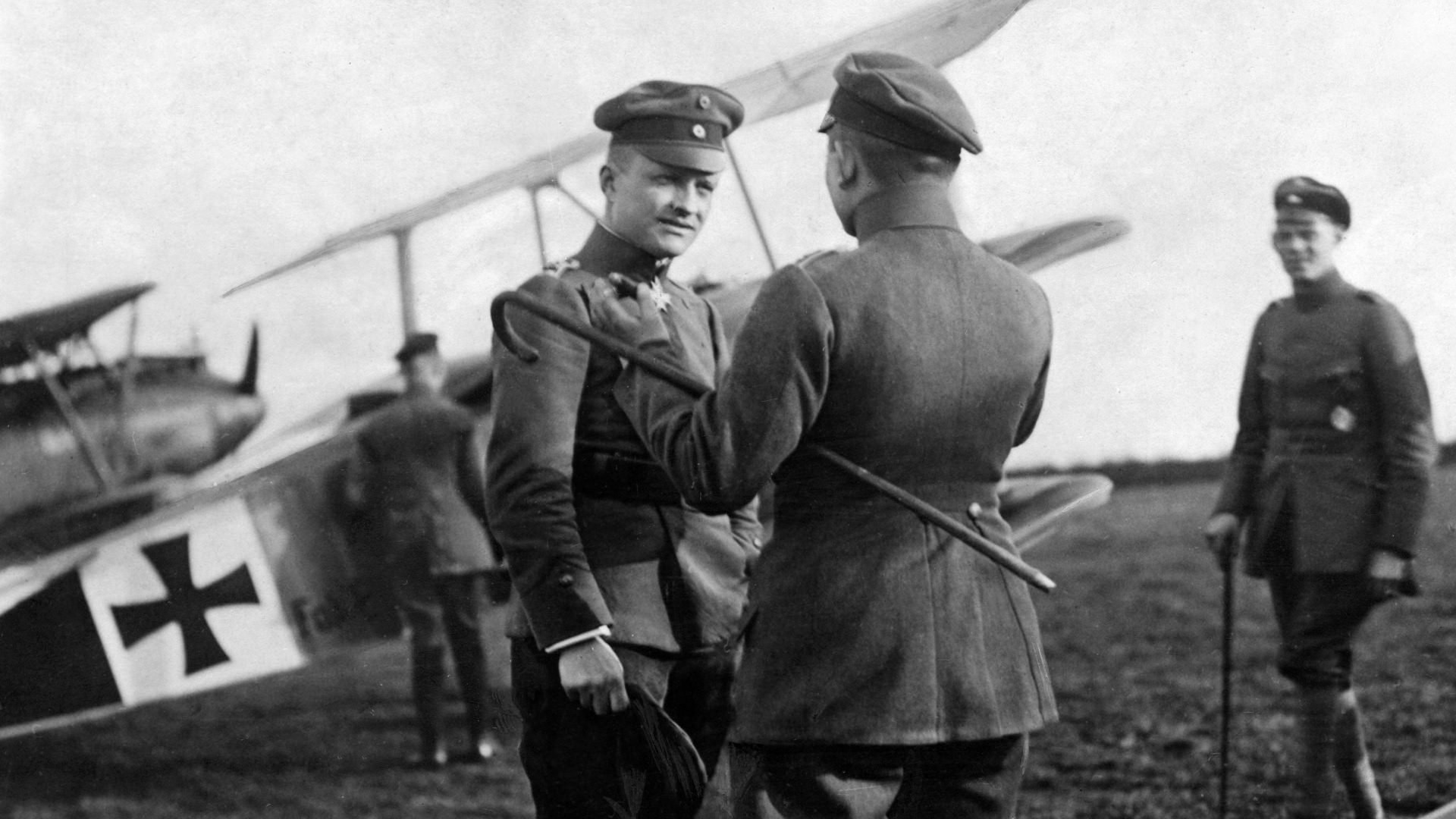 German first world war fighter ace Manfred von Richthofen, the “Red 
Baron”, in front of 
his Fokker Triplane 
aircraft, 1918. Photo: ullstein bild/Getty