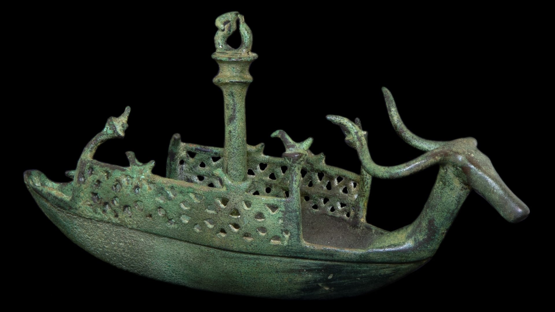A small, bronze “navicella” boat made by Sardinian craftsmen more than 3,000 years ago. Photo: National Archaeological Museum of Cagliari