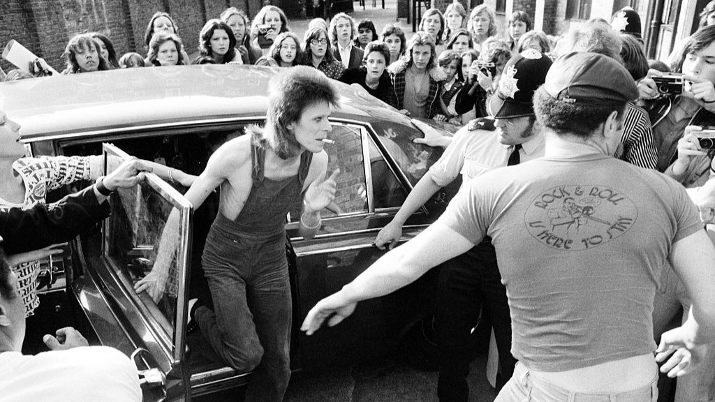 David Bowie arrives at the stage door of the Hammersmith Odeon for what would be his final appearance as Ziggy Stardust, July 3 1973. Photo: Daily Mirror/Mirrorpix/Getty