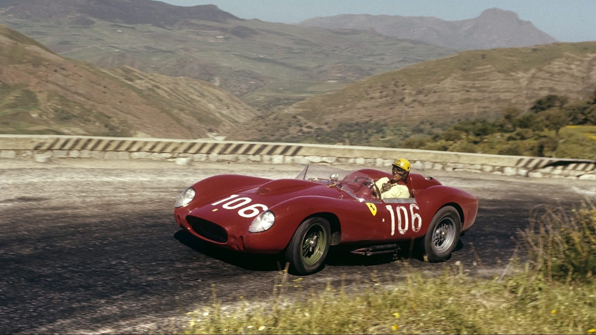 : Luigi Musso in his 
Ferrari 250 Testa Rossa at the 1956 
Targa Florio in Sicily. Photo: Bernard Cahier