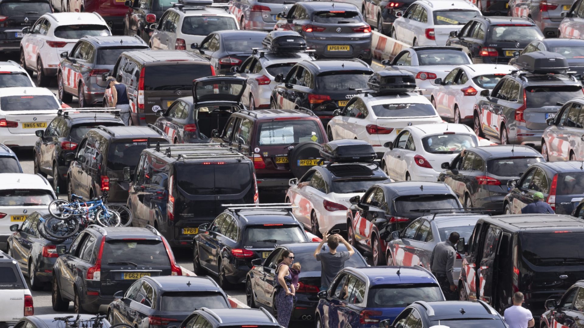 Caption:
Vehicles queue at the Port of Dover in July 2022, when the port declared a ‘critical incident’. Photo: Dan Kitwood/Getty

