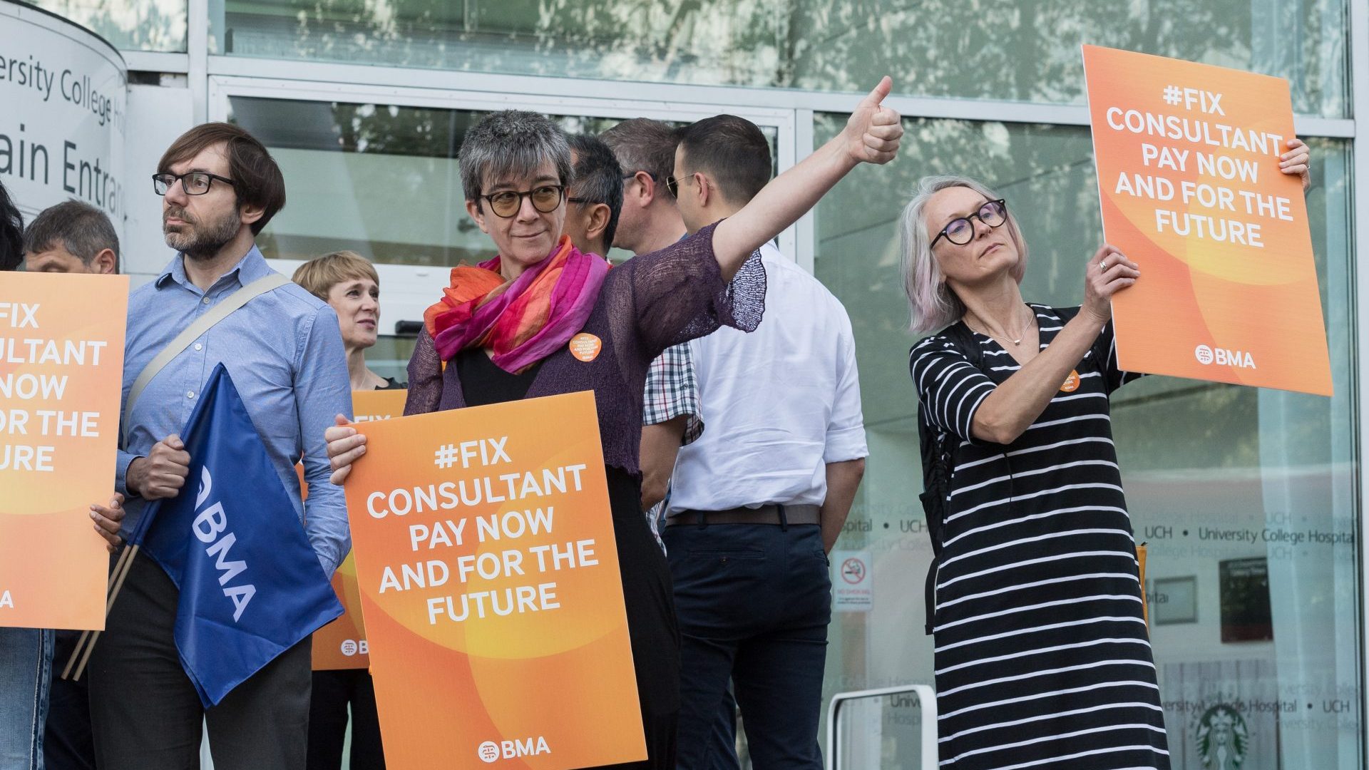 Consultant doctors join a picket line outside the University College London Hospital. Photo: Wiktor Szymanowicz/Future Publishing via Getty Images