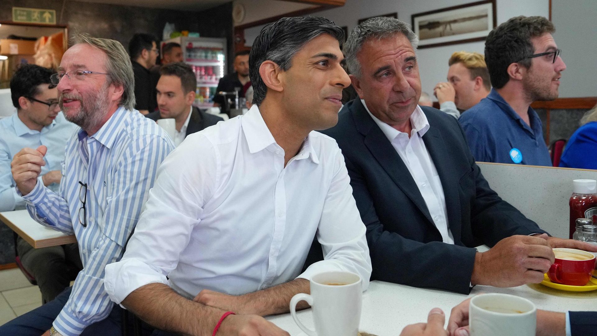 Rishi Sunak sits with newly elected Conservative MP Steve Tuckwell at a cafe in Ruislip. Photo: CARL COURT/POOL/AFP via Getty Images
