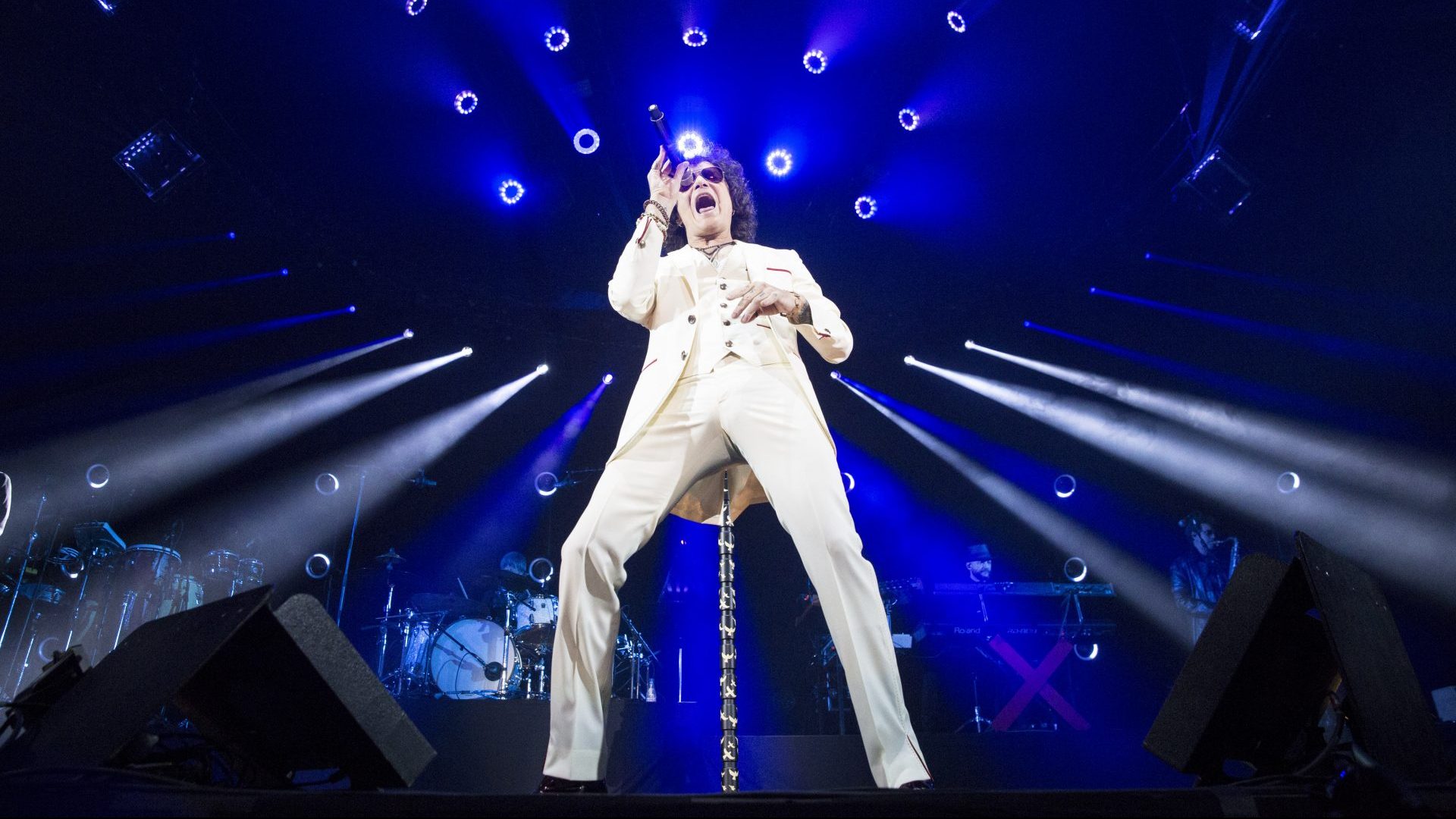 Former Héroes del 
Silencio frontman 
Enrique Bunbury 
performs at the WiZink 
Center in Madrid. Photo: Angel Manzano/
Redferns/Getty