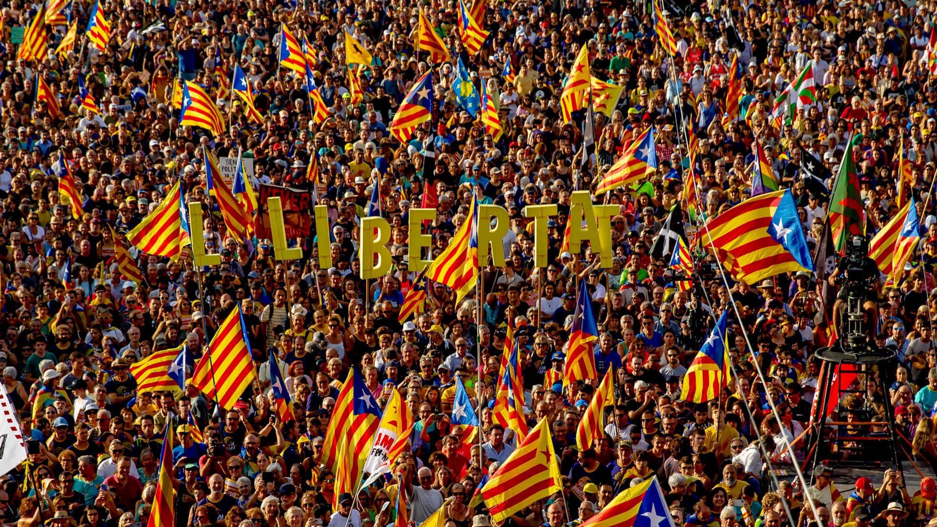 Hundreds of thousands of people demonstrate in the streets of Barcelona waving pro-independence flags against the possible pact between the ERC and Junts parties with the PSOE during Catalonia's national day. Photo: Albert Llop/NurPhoto via Getty Images