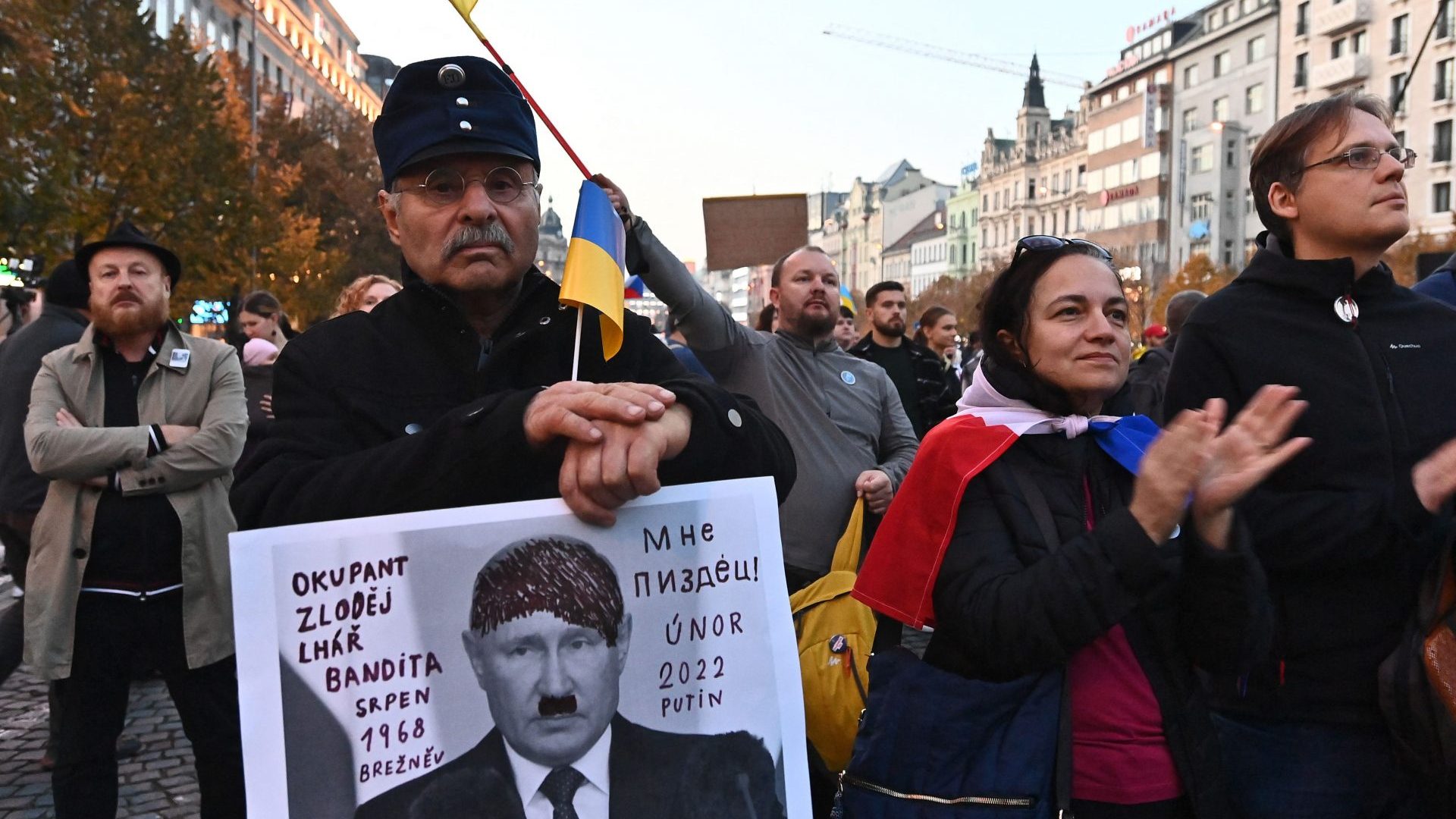 A man holds a placard reading "Occupier, thief, liar, bandit, 1968 Breznev, I'm done, 2022 Putin" with the face of Russian President Vladimir Putin during an anti-war protest at the Venceslas Square in Prague, on October 30, 2022. Photo: MICHAL CIZEK/AFP via Getty Images