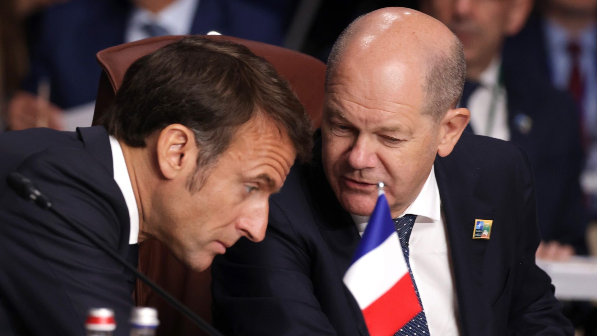 German Chancellor Olaf Scholz (R) and French President Emmanuel Macron attend the opening high-level session of the 2023 NATO Summit. Photo: Sean Gallup/Getty Images