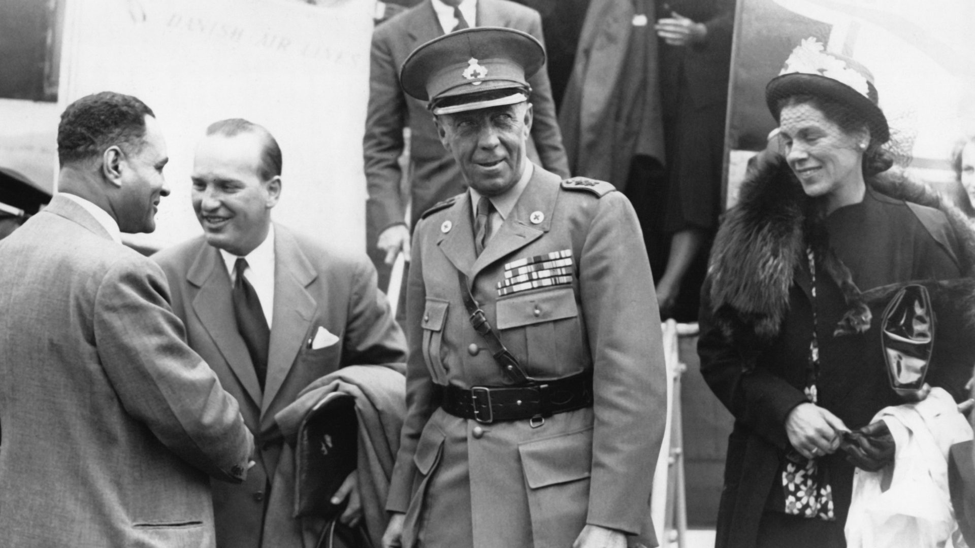 Swedish nobleman and diplomat Count Folke Bernadotte and his wife, Estelle, arrive at London airport, 1945. Photo: Keystone-France/Gamma-Rapho/Getty