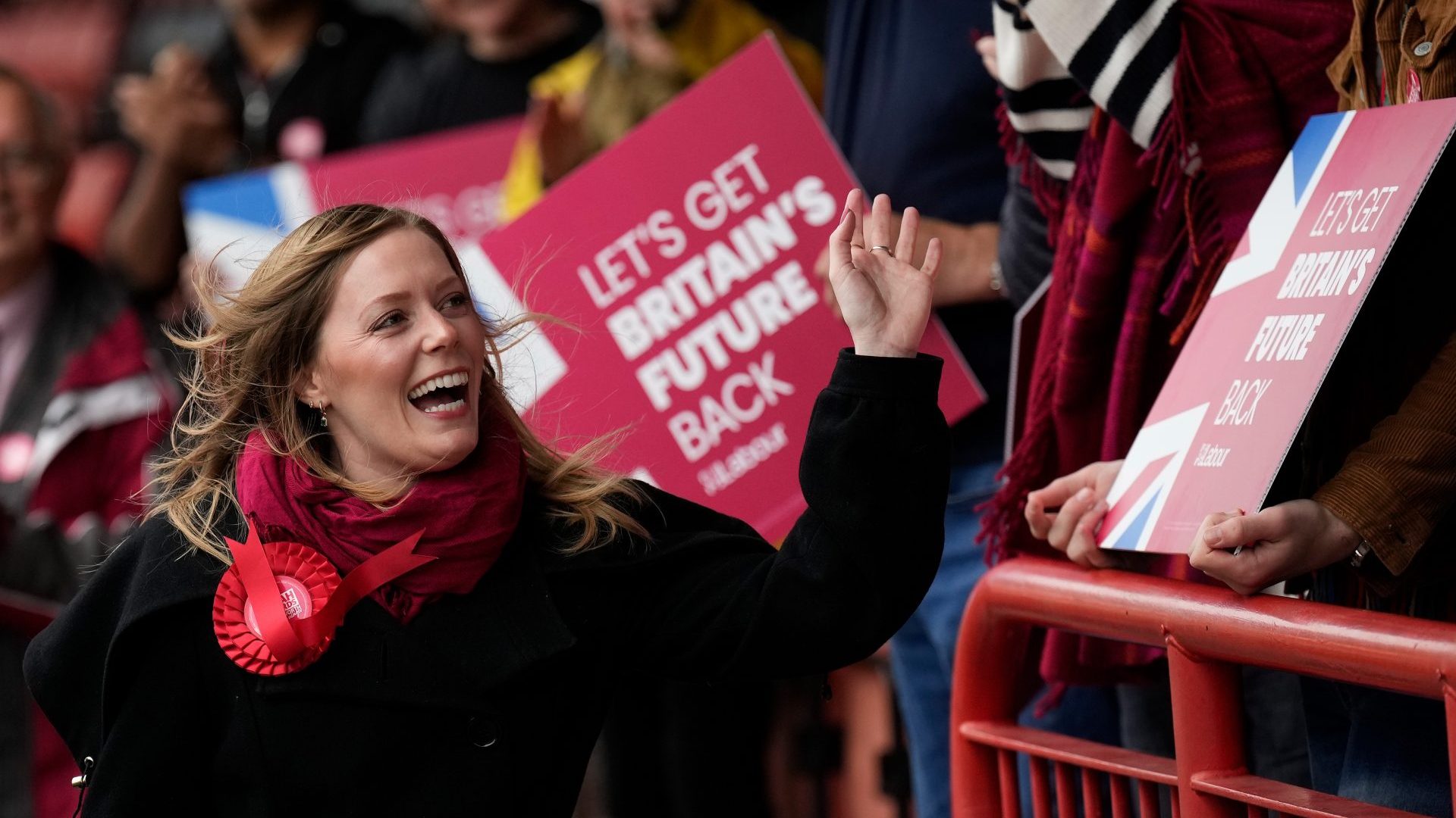 Labour candidate Sarah Edwards waves after winning the Tamworth by-election (Photo by Christopher Furlong/Getty Images)