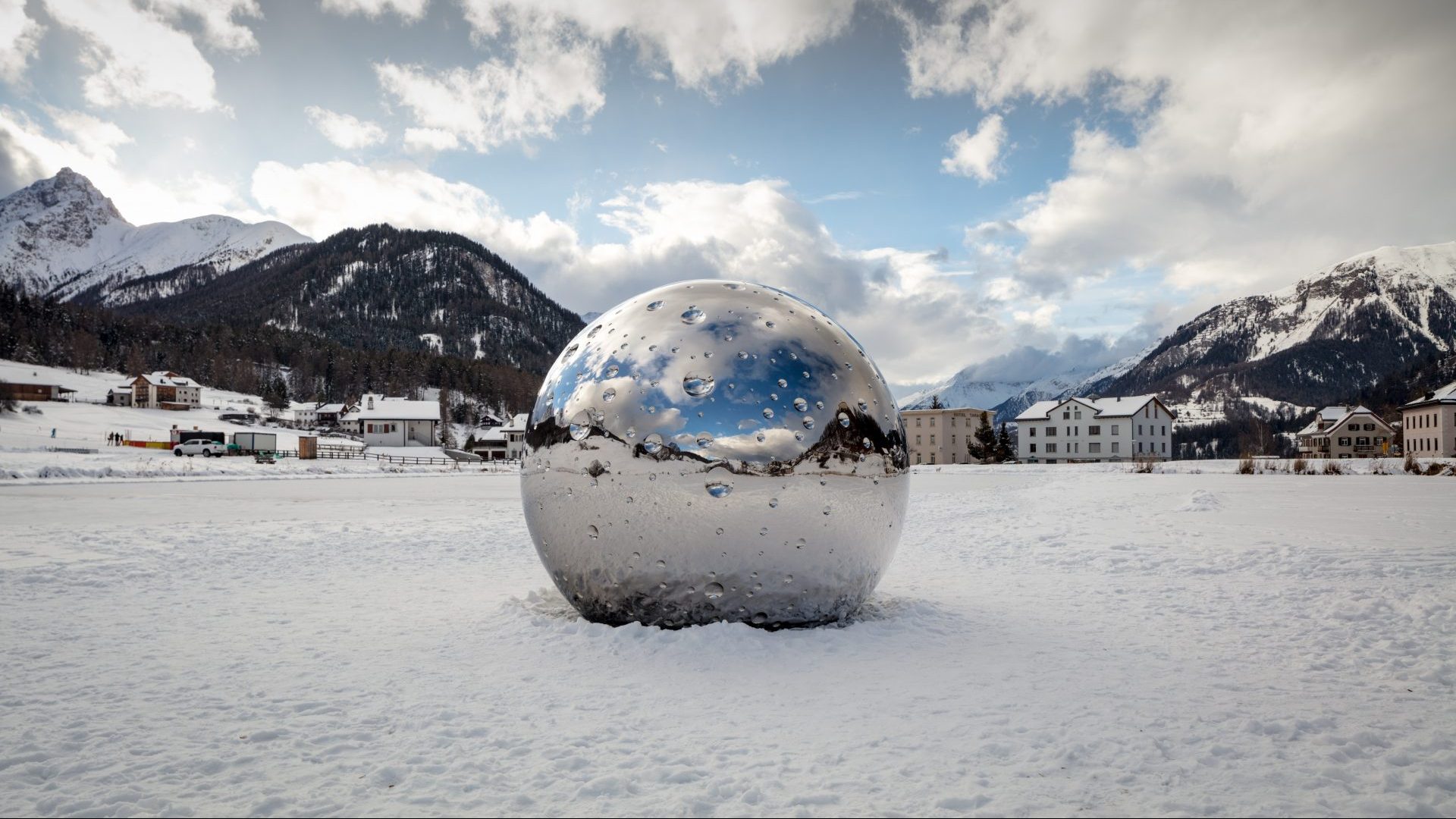 Moon, 2004, Lake Tarasp, Switzerland. Photo: Alma Zevi