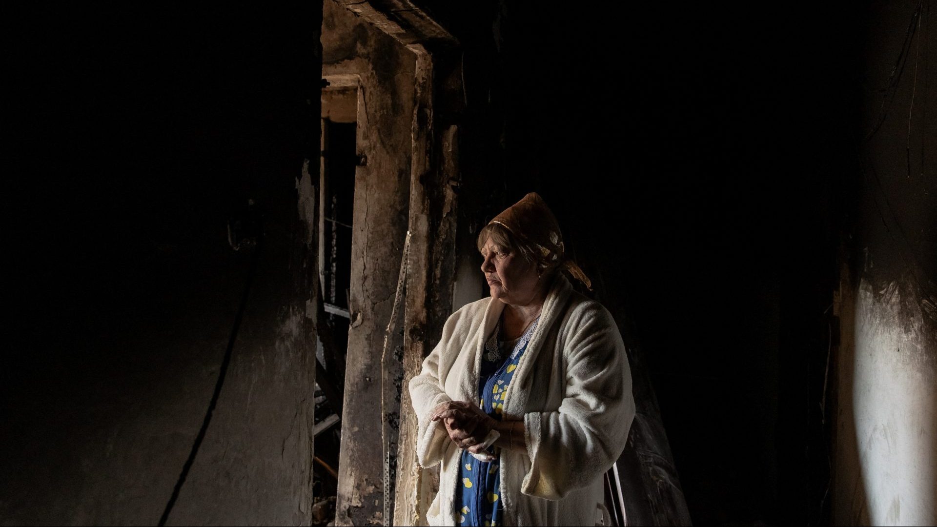 Natalia, whose elderly mother was killed during an overnight Russian attack stands in the damaged apartment where they both lived, in the southern city of Kherson, on October 30, 2023, amid the Russian invasion of Ukraine. Photo: ROMAN PILIPEY/AFP via Getty Images