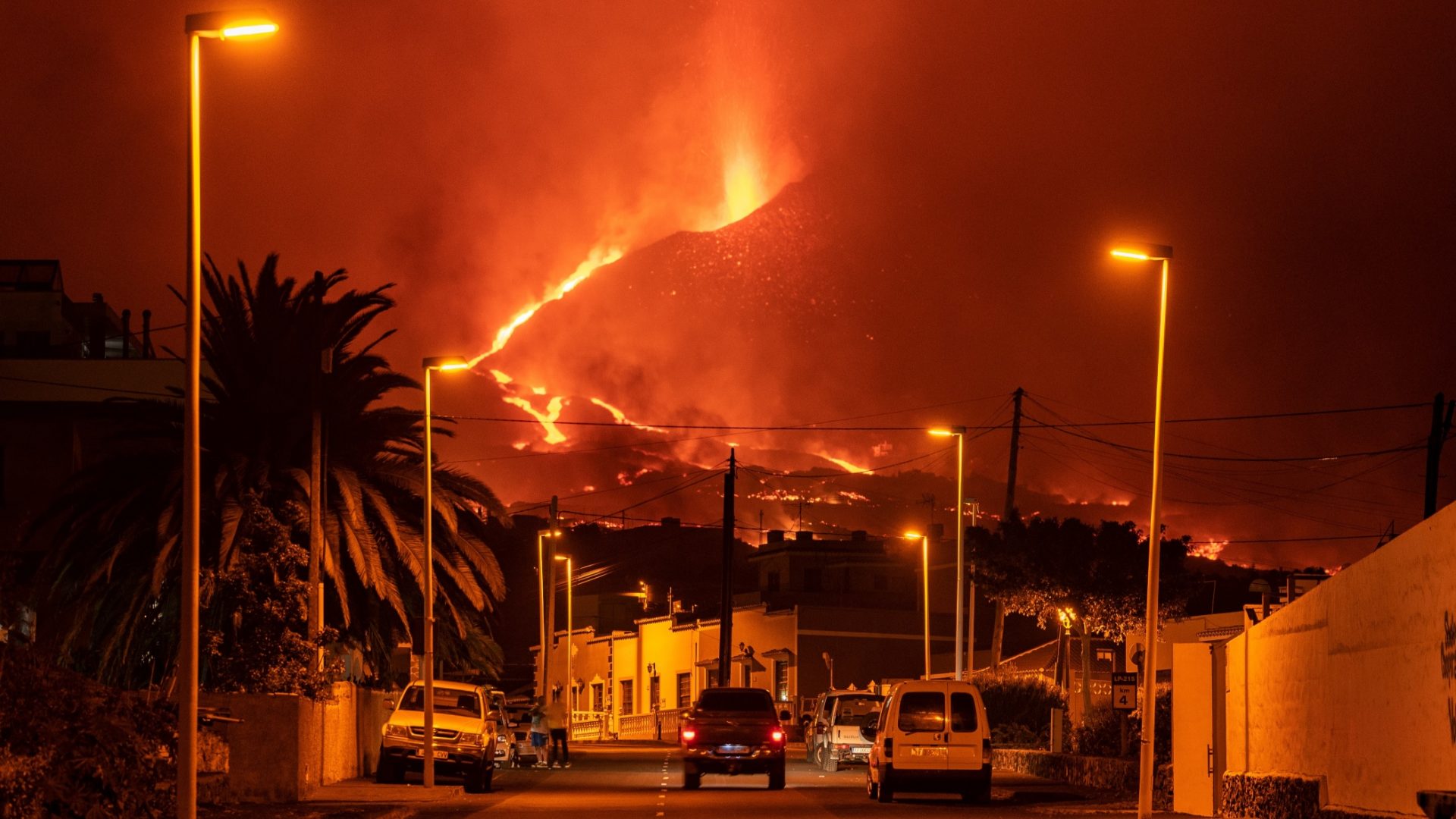 Lava flows from the Cumbre Vieja volcano on La Palma in the Canary Islands, October 2021. The numerous flows destroyed hundreds of hectares of land, but also formed peninsulas of volcanic rock, extending 
the surface of the island. Photo: Marcos del Mazo/Getty
