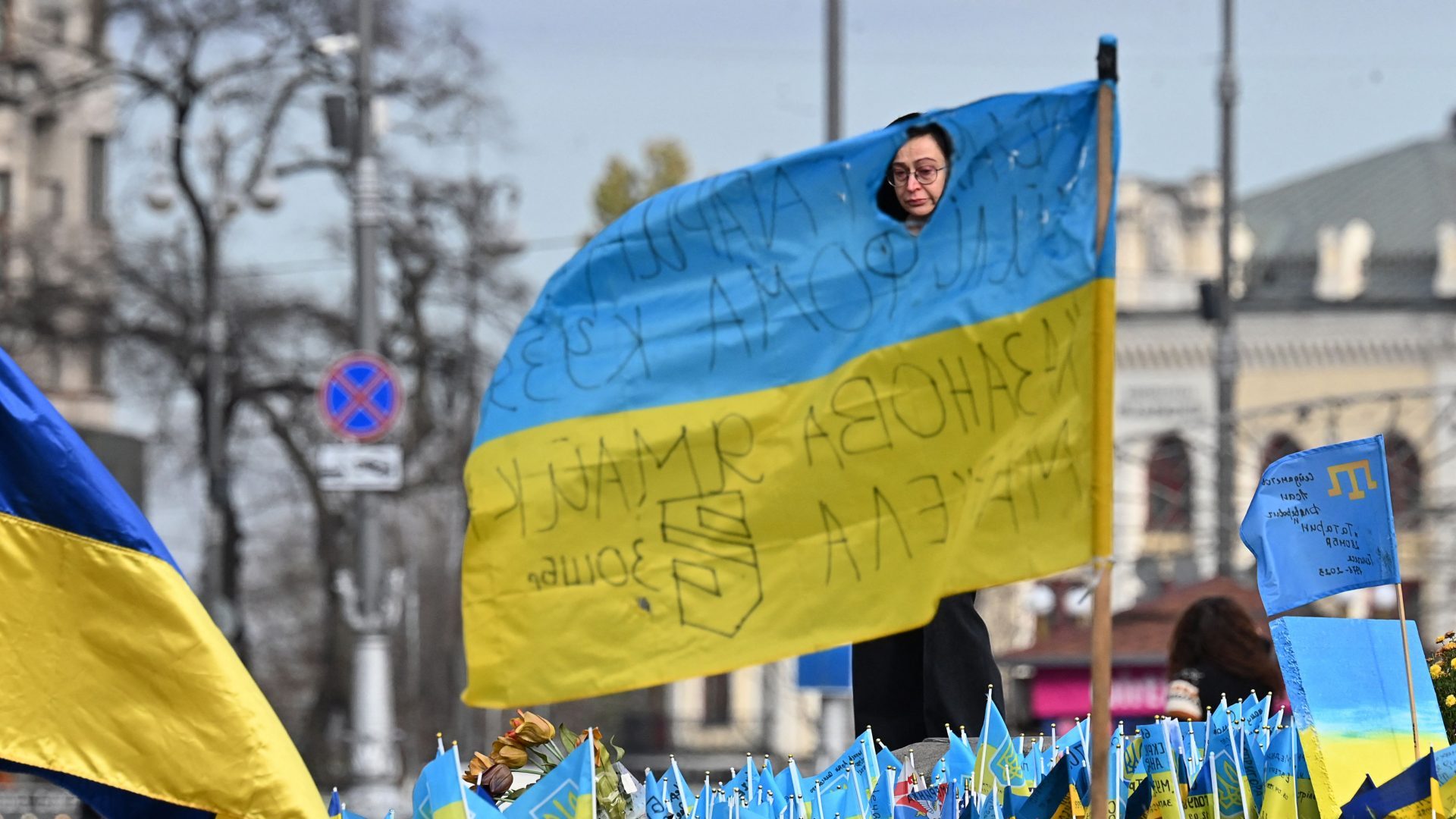 A woman mourns at a makeshift memorial for fallen soldiers in Kyiv. Photo: Sergei Supinsky/AFP/Getty