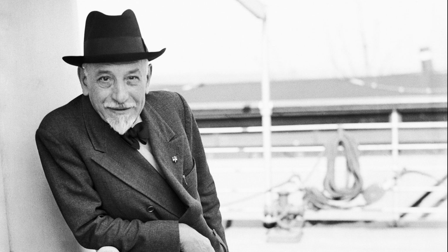 Nobel prize-winning Italian dramatist and novelist Luigi Pirandello heads home from New York on the SS Conte Di Savoia, 1935. Photo: Bettmann/Getty