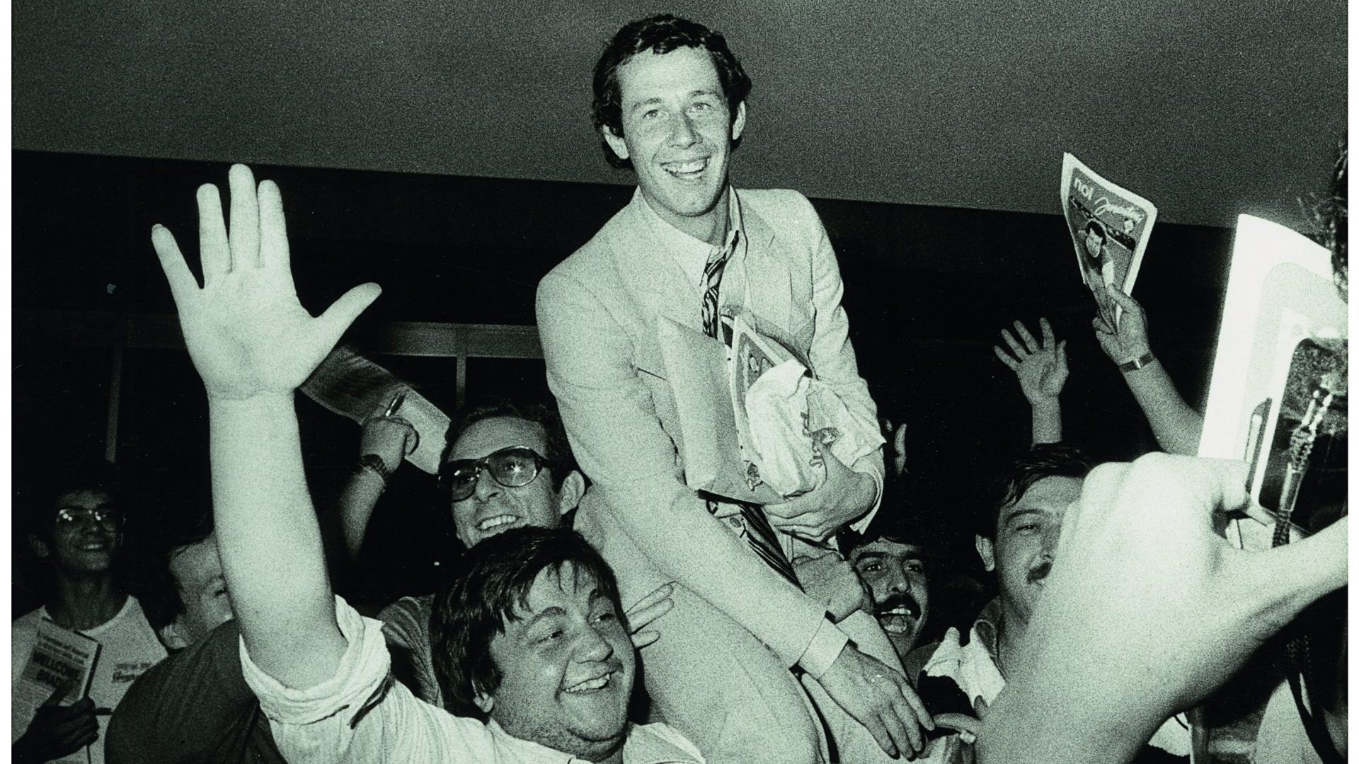 Liam Brady arrives at Turin Airport to join Juventus. He did not have to show his passport as he was carried through arrivals by Juve supporters. Photo: Eriu/Bonnier books