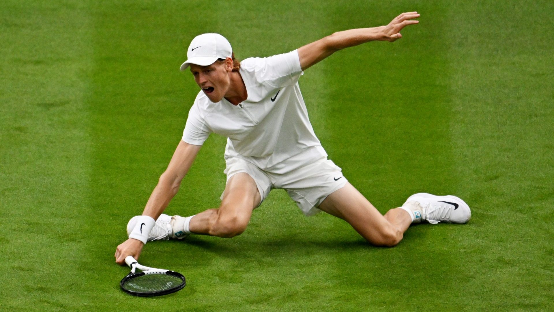 Jannik Sinner strikes a pose in his men’s singles first-round match at Wimbledon in 2023. Photo: Shaun Botterill/Getty