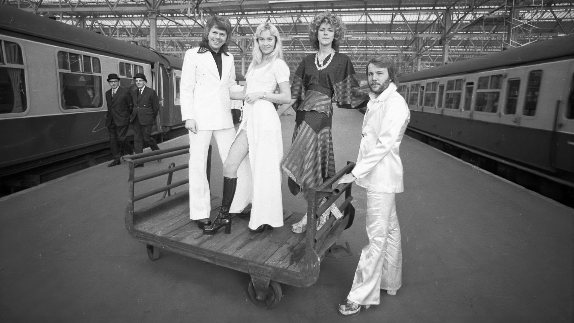 Björn Ulvaeus, Agnetha Fältskog, Anni-Frid Lyngstad and Benny Andersson at Waterloo Station in London after their Eurovision victory, April 1974.  Photo: John Downing/Express