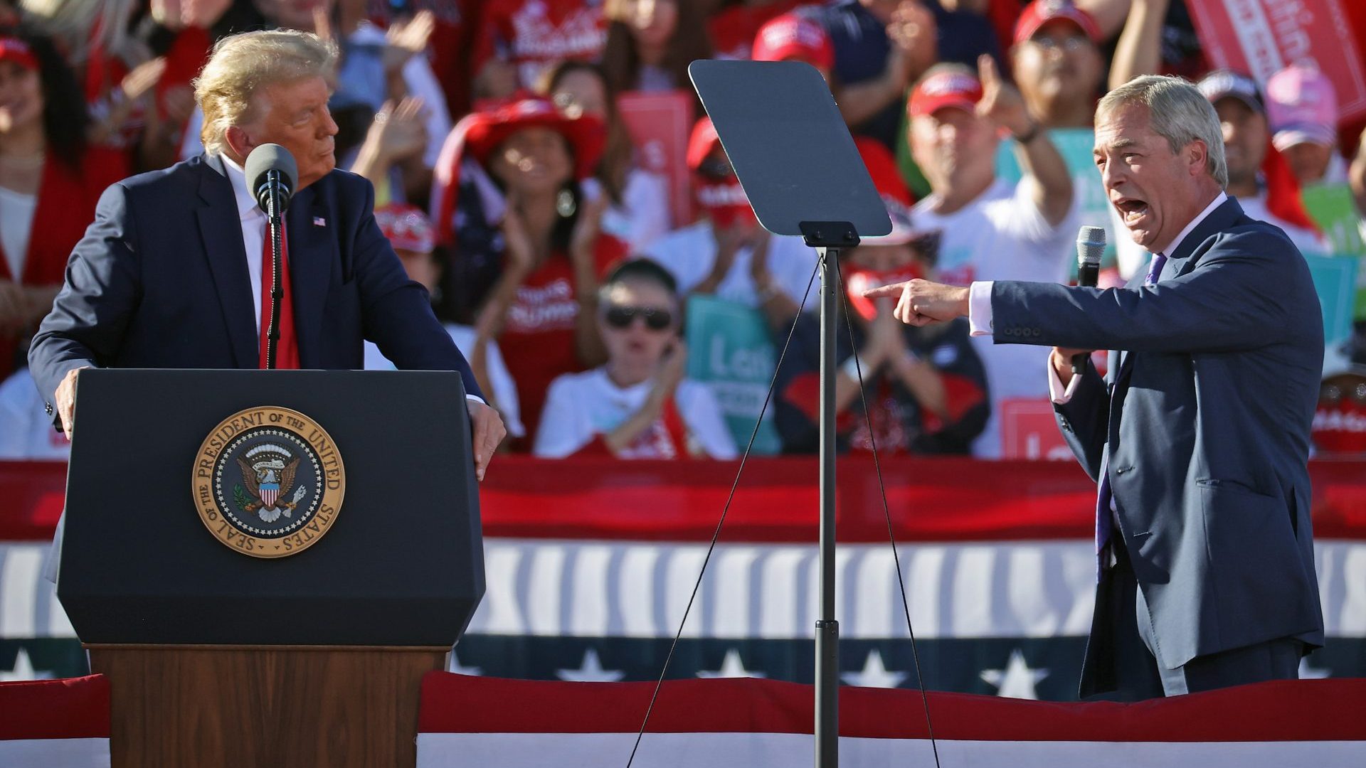 Nigel Farage praises Donald Trump during a campaign rally in Arizona in 2020 (Photo by Chip Somodevilla/Getty Images)