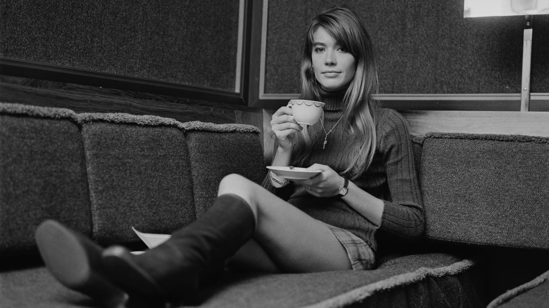 French pop singer Francoise Hardy, UK, 10th November 1967 (Photo by Dove/Daily Express/Getty Images)