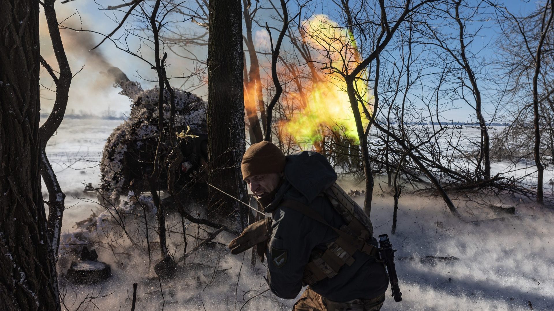 Ukrainian soldiers of the 117th Brigade fire D-30 artillery in the direction of Pokrovsk, Ukraine. Photo: Diego Herrera Carcedo/Anadolu via Getty Images