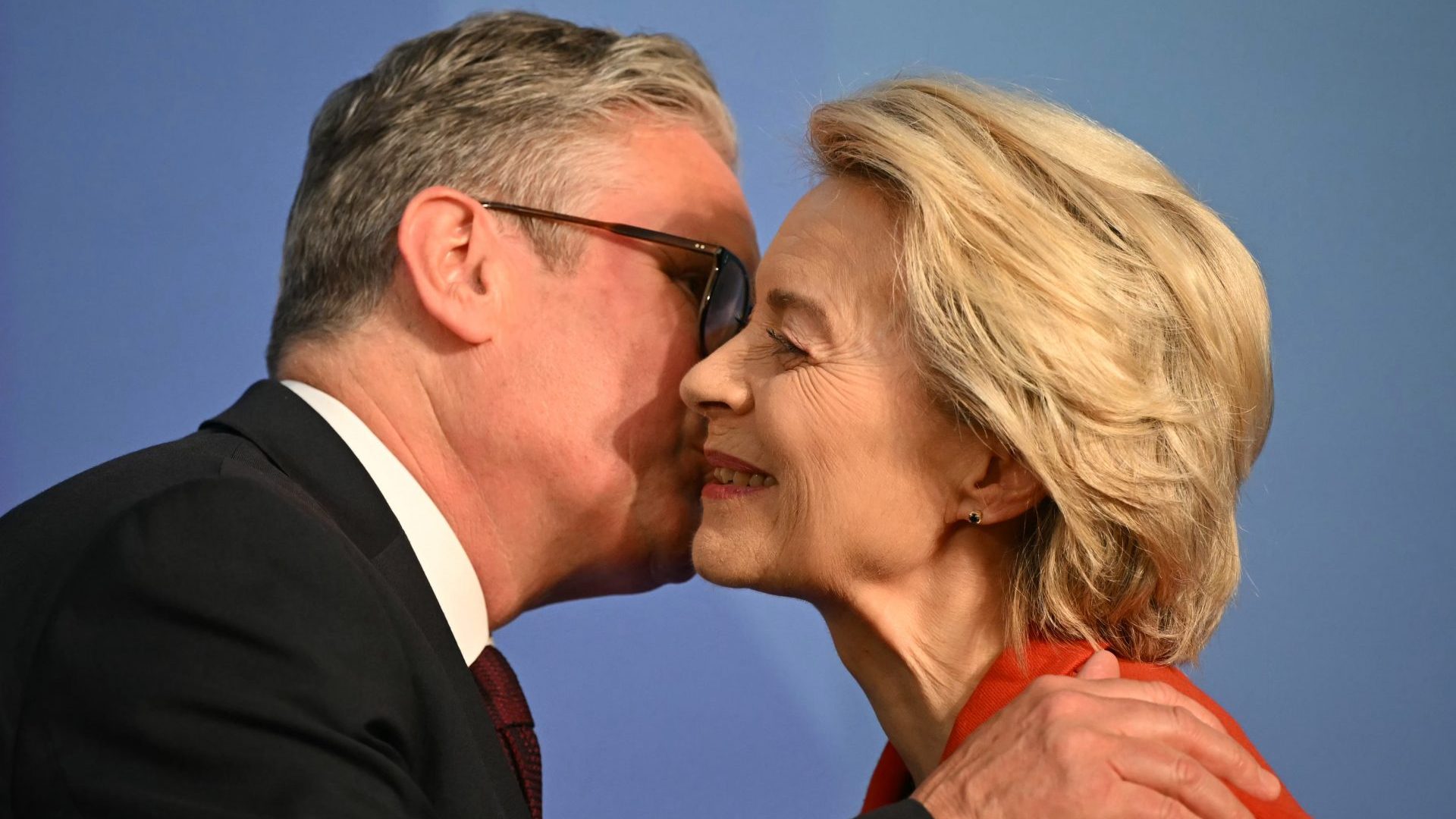 Keir Starmer greets European Commission president Ursula von der Leyen. Photo: Justin Tallis - WPA Pool/Getty Images