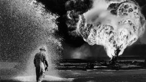 ‘Desert Hell’, the Kuwaiti oil fields, 1991. Photo: Sebastião Salgado/nbpictures